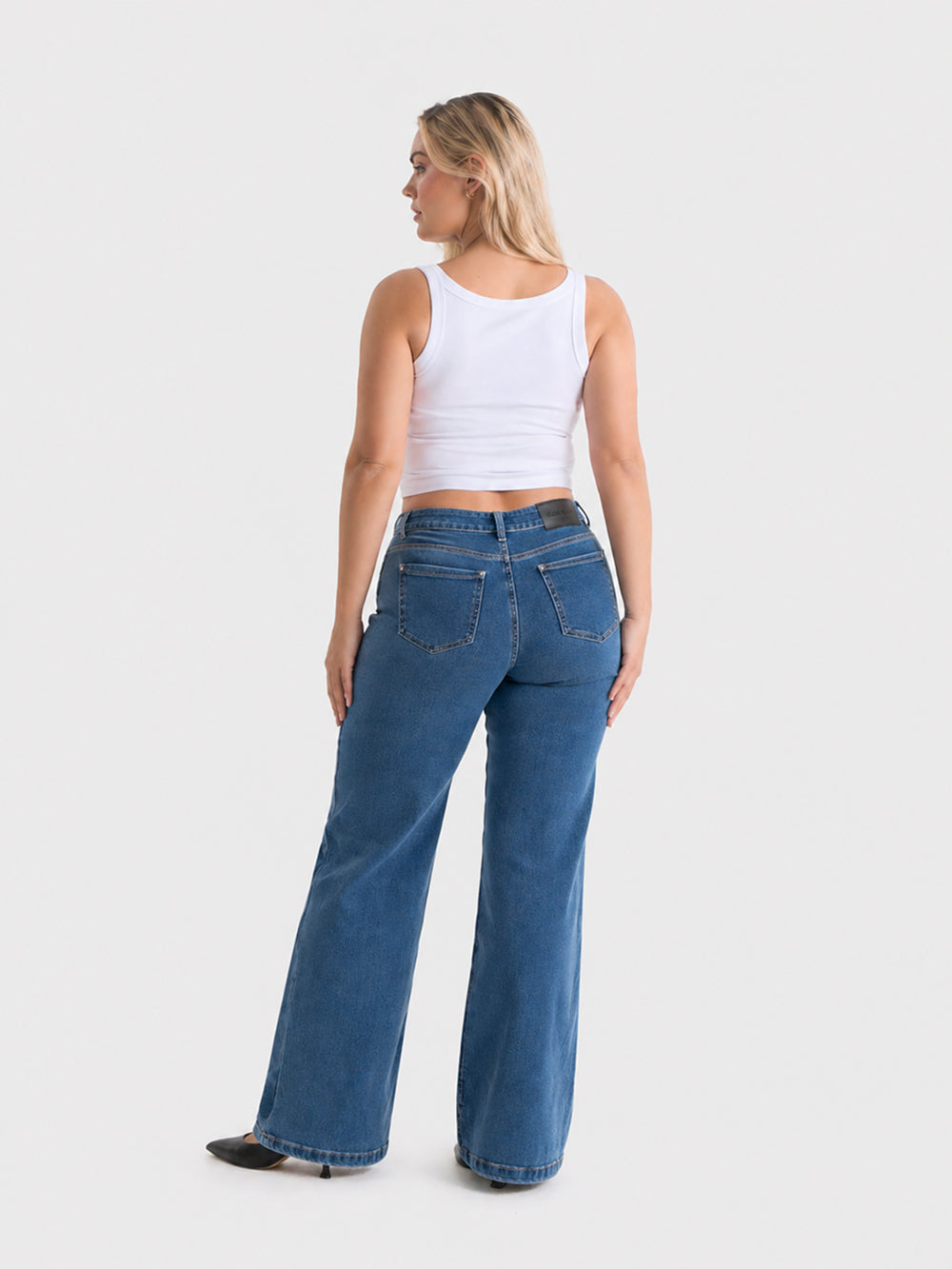 M | 169cm | 70cm waist