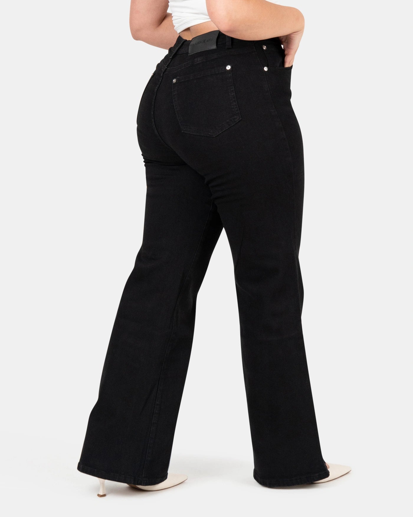 Curve-Hugging Relax – High-Waist – Black