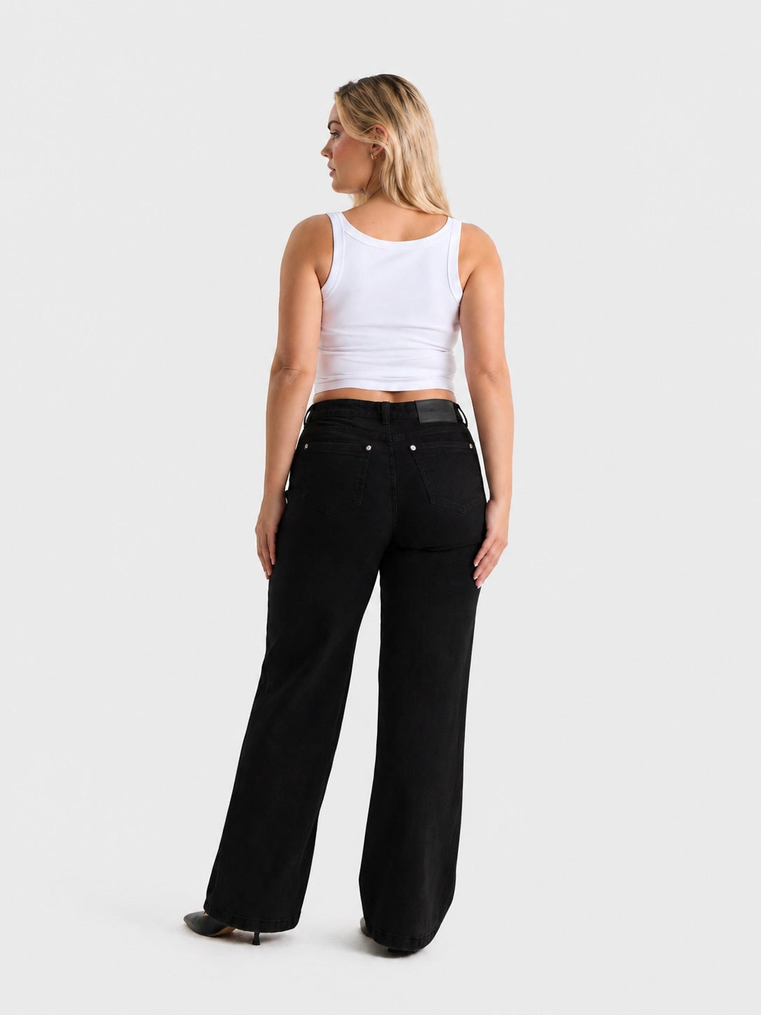M | 169cm | 70cm waist
