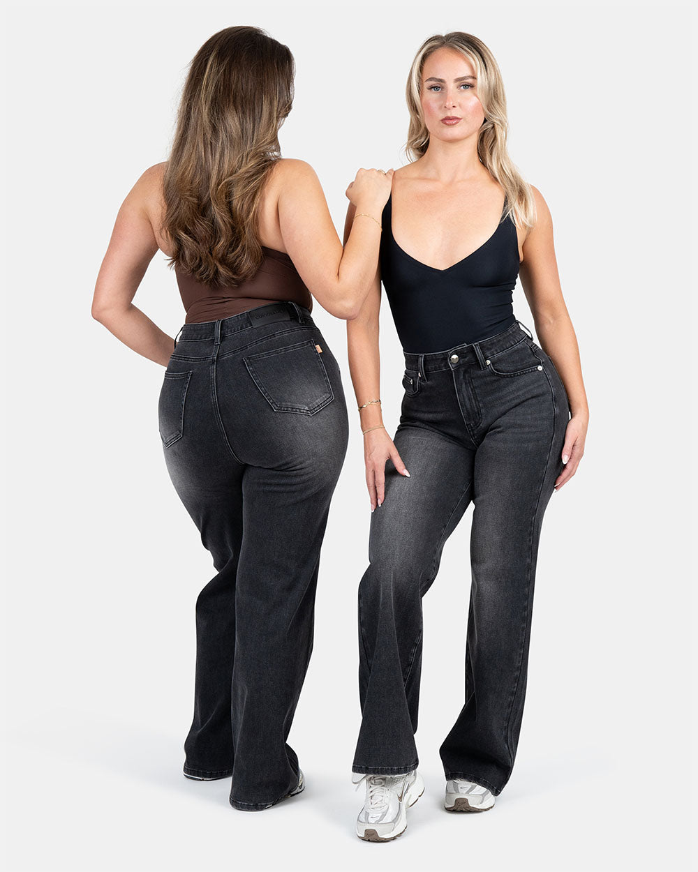 Curve-Hugging Relax – High-Waist – Black