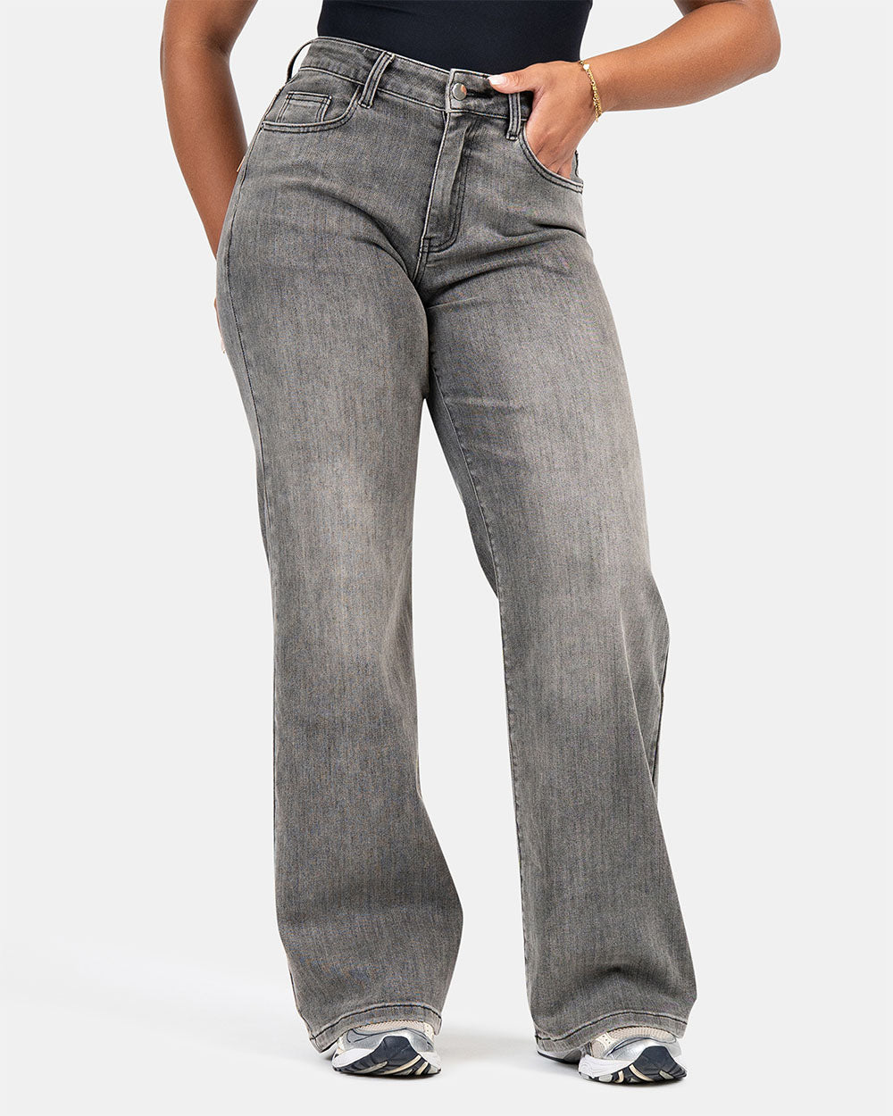 Curve-Hugging Wide Leg – Mid Rise – Grey