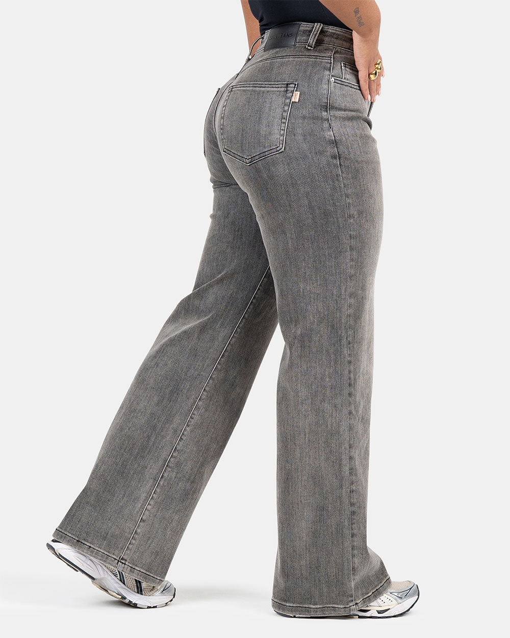 Curve-Hugging Wide Leg – Mid Rise – Grey