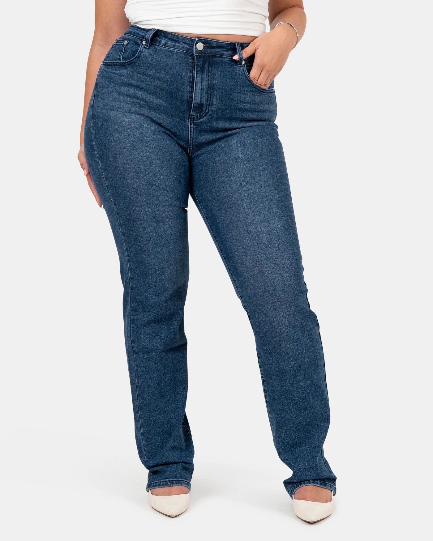 Delana wears L | 169cm | 74cm waist