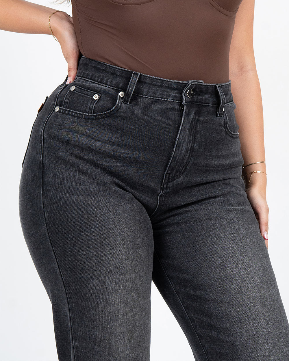 Curve-Hugging Relax – High-Waist – Black