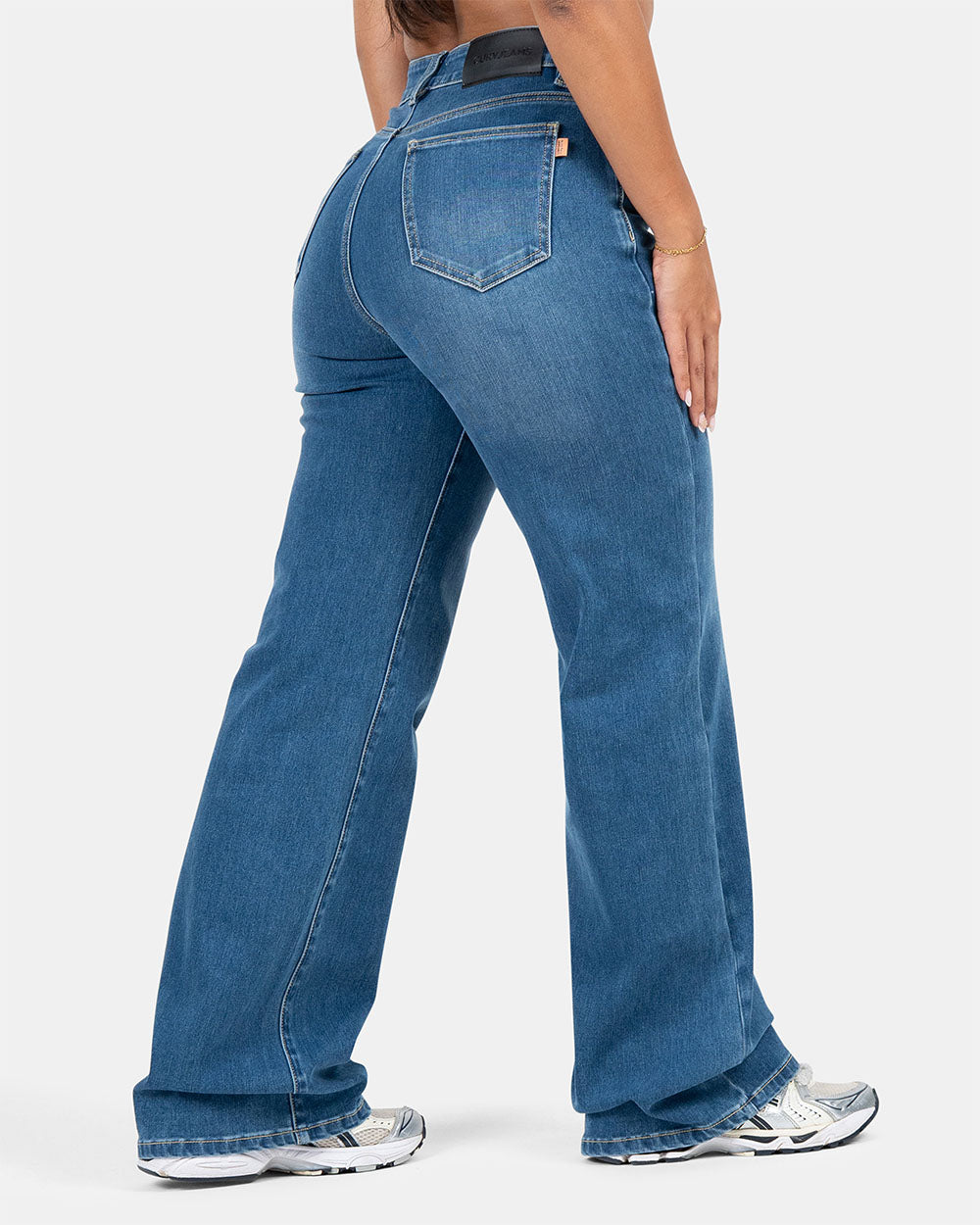 Curve-Hugging Relax – High-Waist – Mid Blue