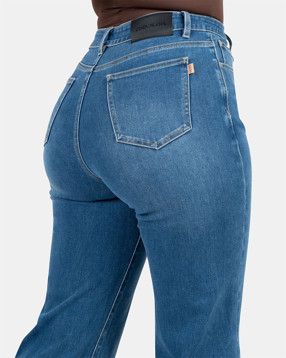 Curve-Hugging Relax – High-Waist – Mid Blue