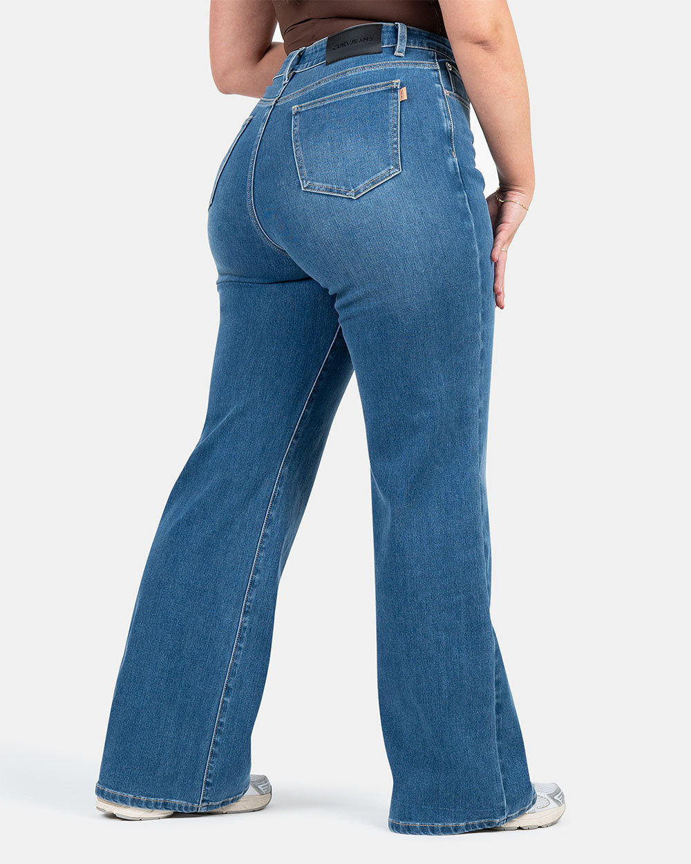 Curve-Hugging Relax – High-Waist – Mid Blue