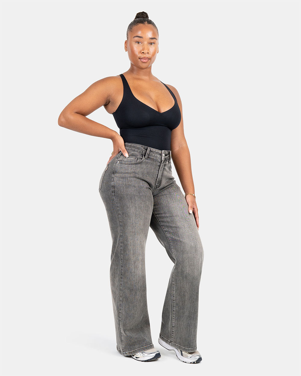 Curve-Hugging Wide Leg – Mid Rise – Grey