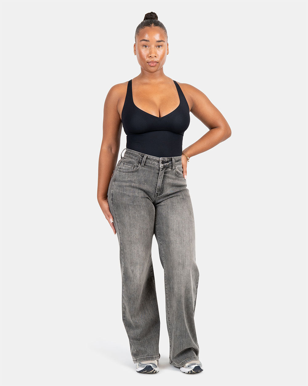 Curve-Hugging Wide Leg – Mid Rise – Grey