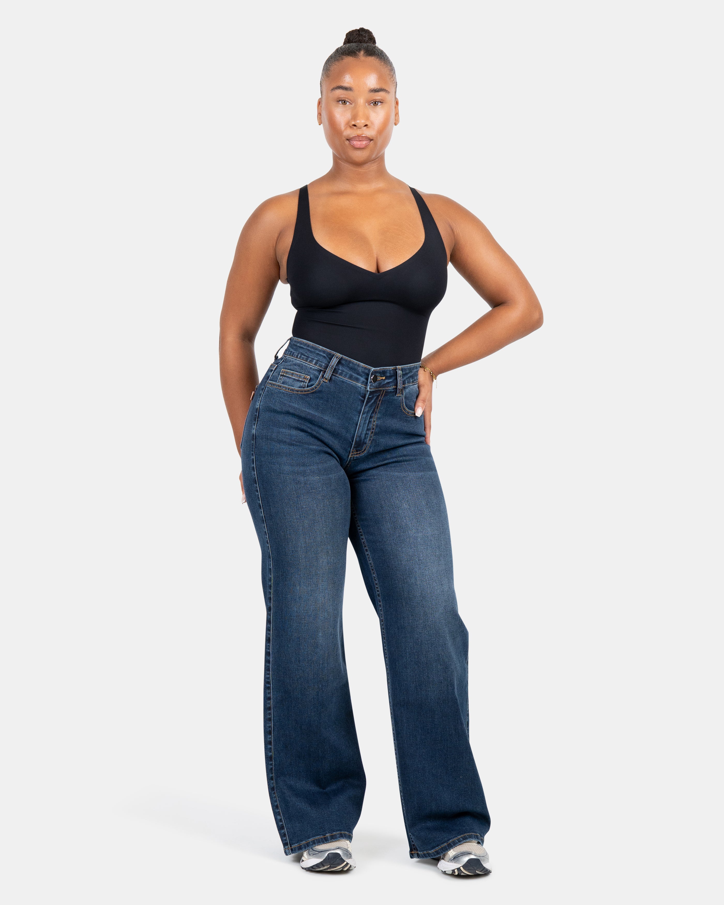 Curve-Hugging Wide Leg – Mid Rise – Indigo
