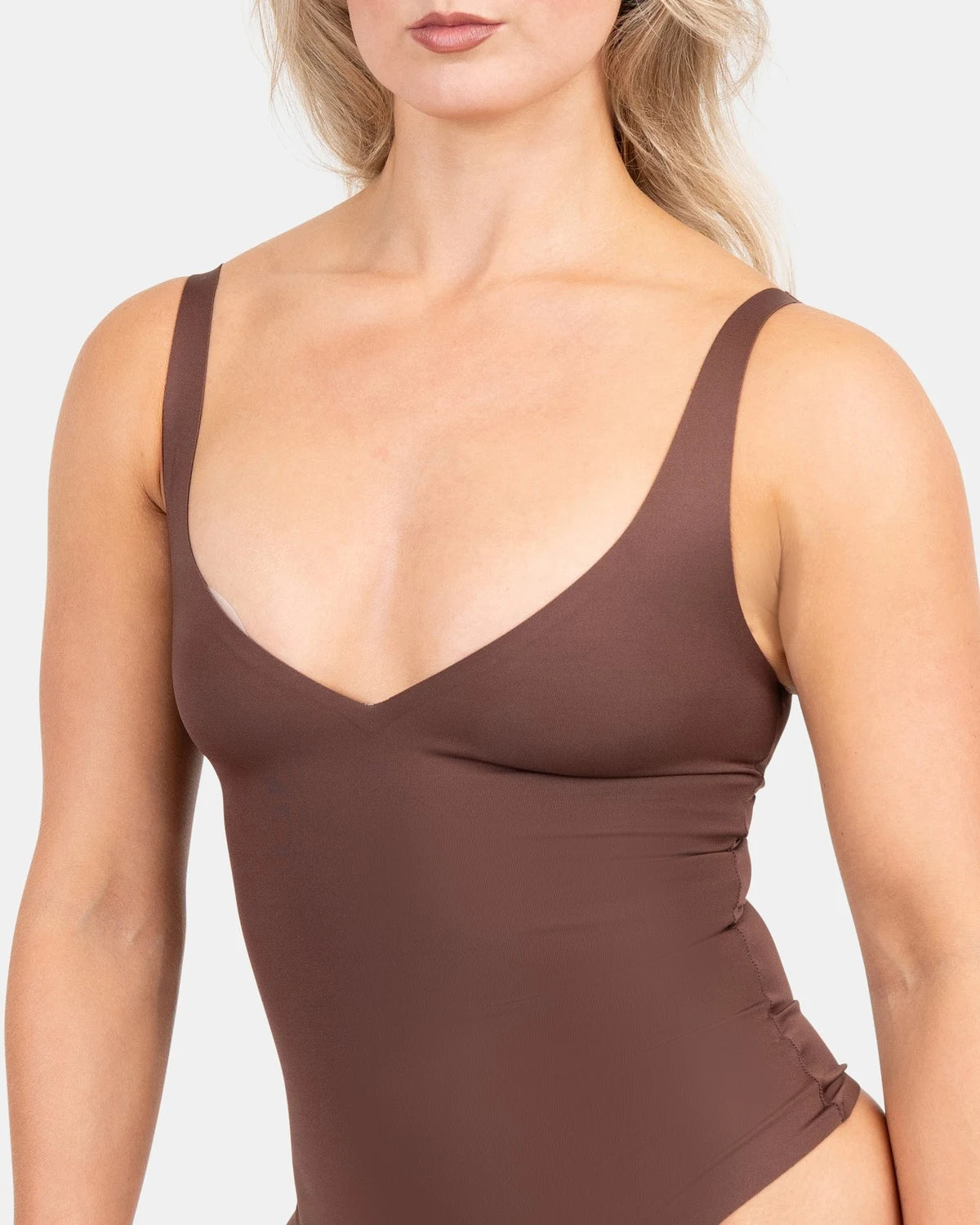 Seamless Sculpt Bodysuit in Cocoa, close-up #color_cocoa